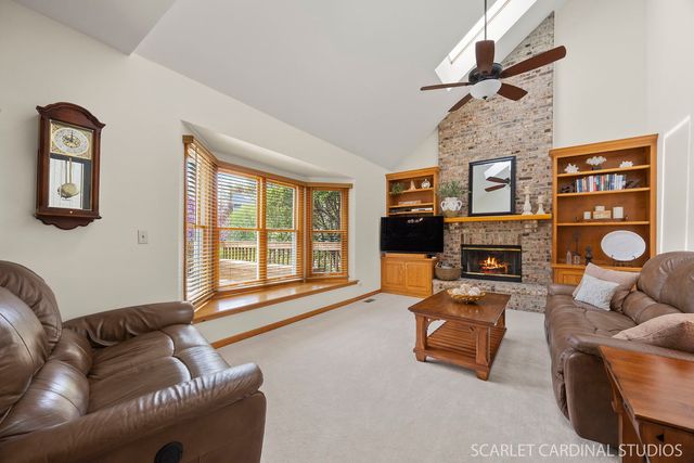 2565 Thornley Court, Aurora, IL 60504