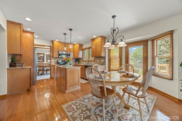 2565 Thornley Court, Aurora, IL 60504