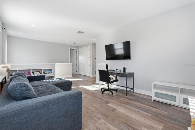 12112 RUSTIC RIVER WAY, Tampa, FL 33635