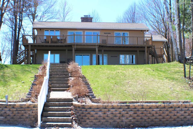2151 Heather Way, Gladwin, MI 48624
