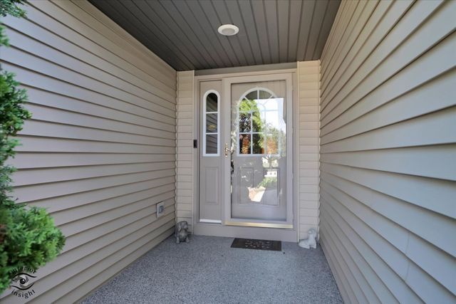 1541 Mallards Cove, Beecher, IL 60401
