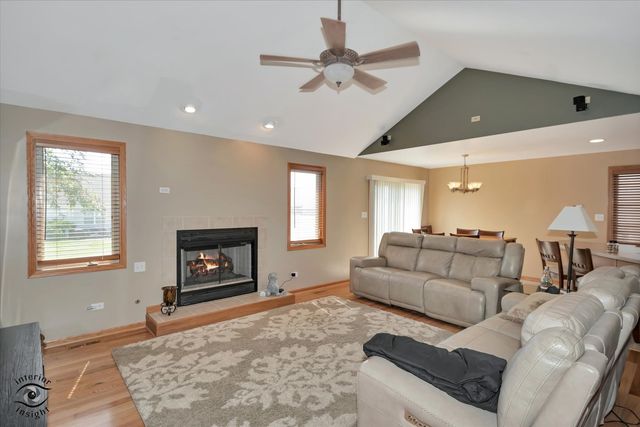 1541 Mallards Cove, Beecher, IL 60401