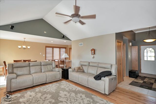 1541 Mallards Cove, Beecher, IL 60401