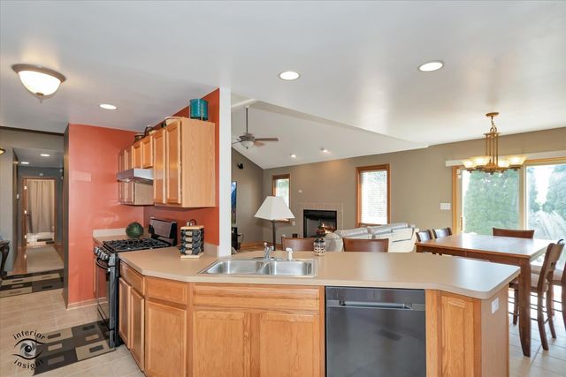 1541 Mallards Cove, Beecher, IL 60401