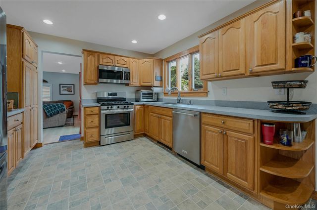 130 Tasker Lane, Greenport, NY 11944