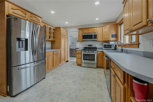 130 Tasker Lane, Greenport, NY 11944