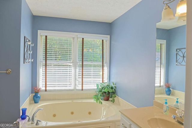 1102 Timber Glen Court SW, Lilburn, GA 30047