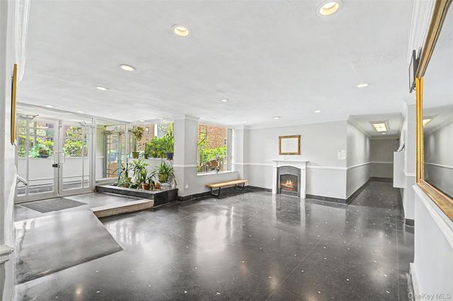 6395 Austin Street 5J, Rego Park, NY 11374