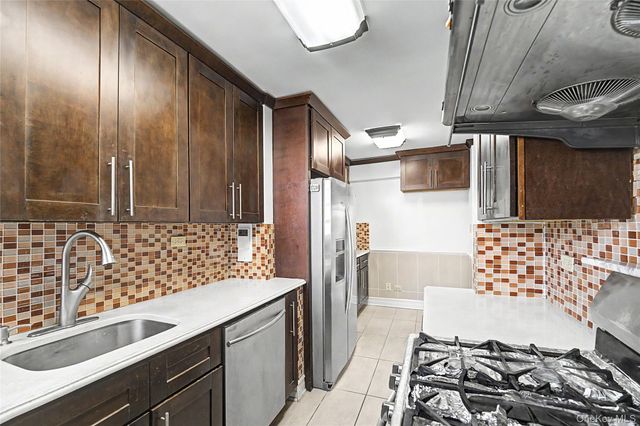 6395 Austin Street 5J, Rego Park, NY 11374