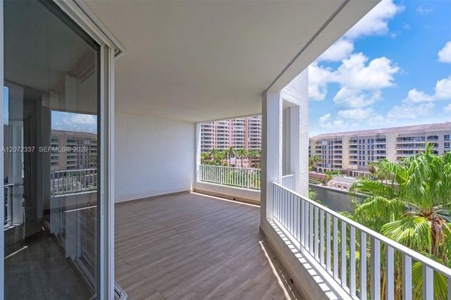 715 Crandon Boulevard PH-5, Key Biscayne, FL 33149