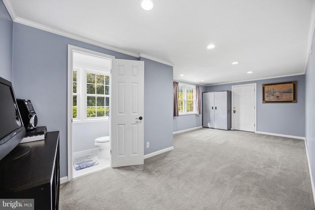 8001 POSTOAK RD, Potomac, MD 20854