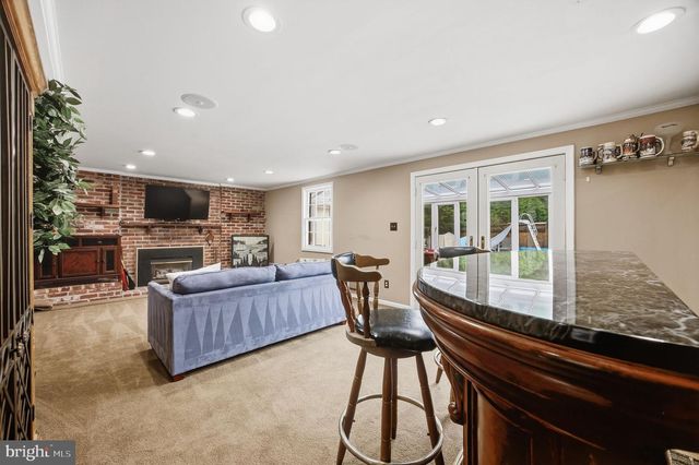 8001 POSTOAK RD, Potomac, MD 20854