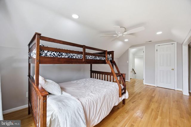 8001 POSTOAK RD, Potomac, MD 20854