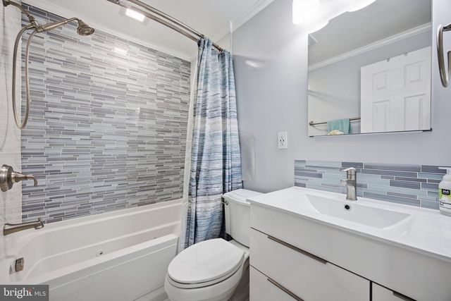 8001 POSTOAK RD, Potomac, MD 20854