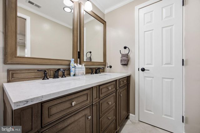 8001 POSTOAK RD, Potomac, MD 20854