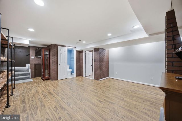 8001 POSTOAK RD, Potomac, MD 20854