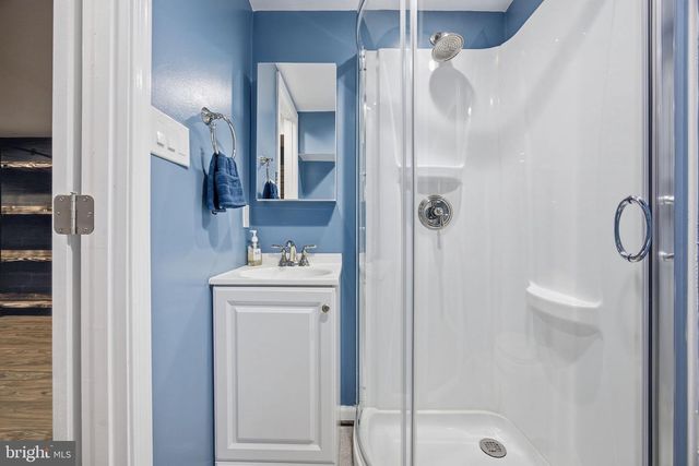 8001 POSTOAK RD, Potomac, MD 20854