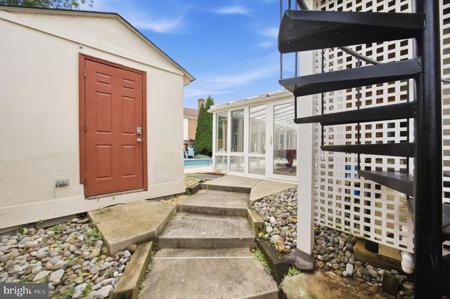8001 POSTOAK RD, Potomac, MD 20854