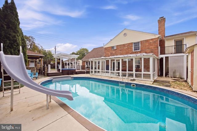 8001 POSTOAK RD, Potomac, MD 20854
