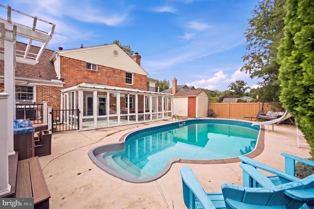 8001 POSTOAK RD, Potomac, MD 20854