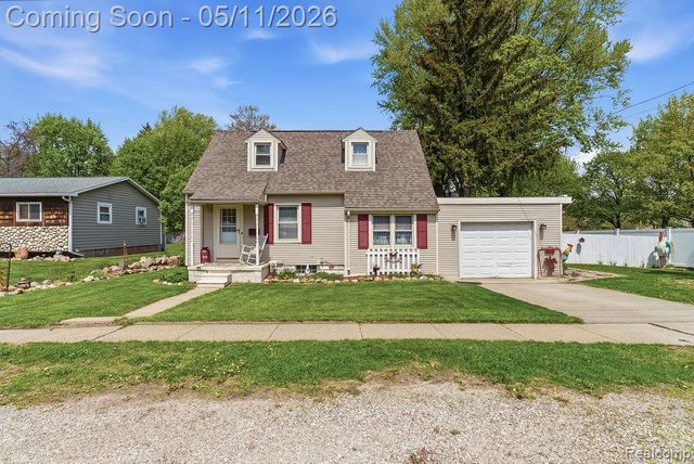 310 W Caroline Street, Fenton, MI 48430
