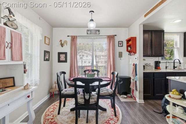 310 W Caroline Street, Fenton, MI 48430