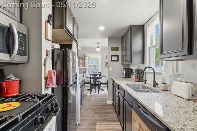 310 W Caroline Street, Fenton, MI 48430