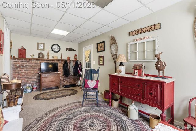 310 W Caroline Street, Fenton, MI 48430