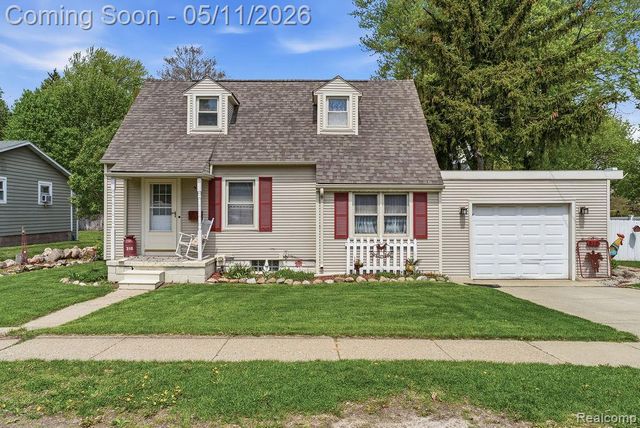 310 W Caroline Street, Fenton, MI 48430