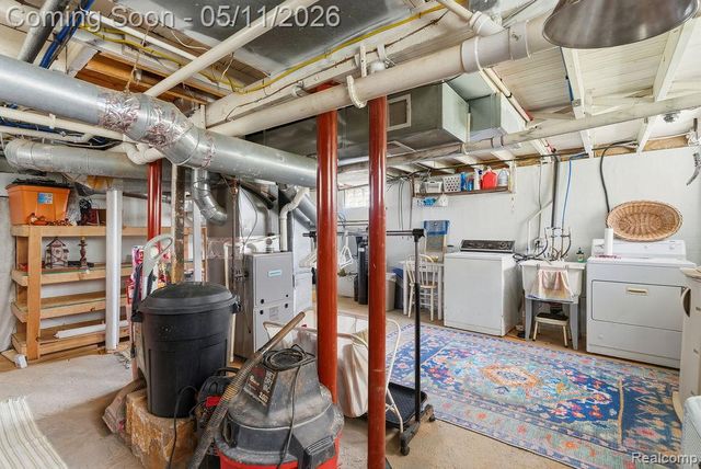 310 W Caroline Street, Fenton, MI 48430