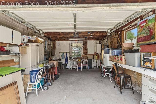 310 W Caroline Street, Fenton, MI 48430