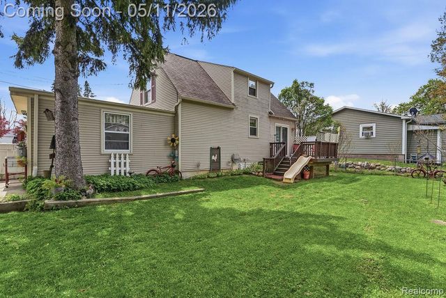 310 W Caroline Street, Fenton, MI 48430