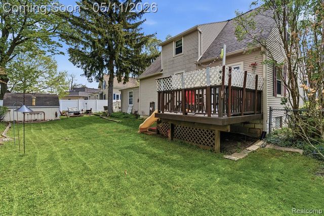 310 W Caroline Street, Fenton, MI 48430