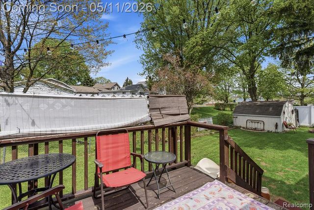 310 W Caroline Street, Fenton, MI 48430