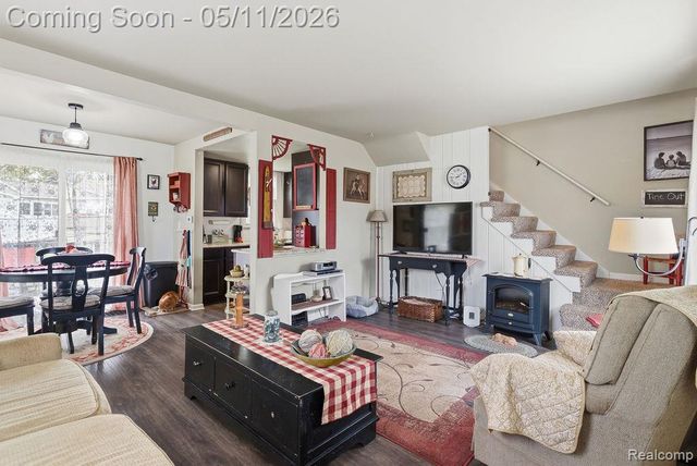 310 W Caroline Street, Fenton, MI 48430