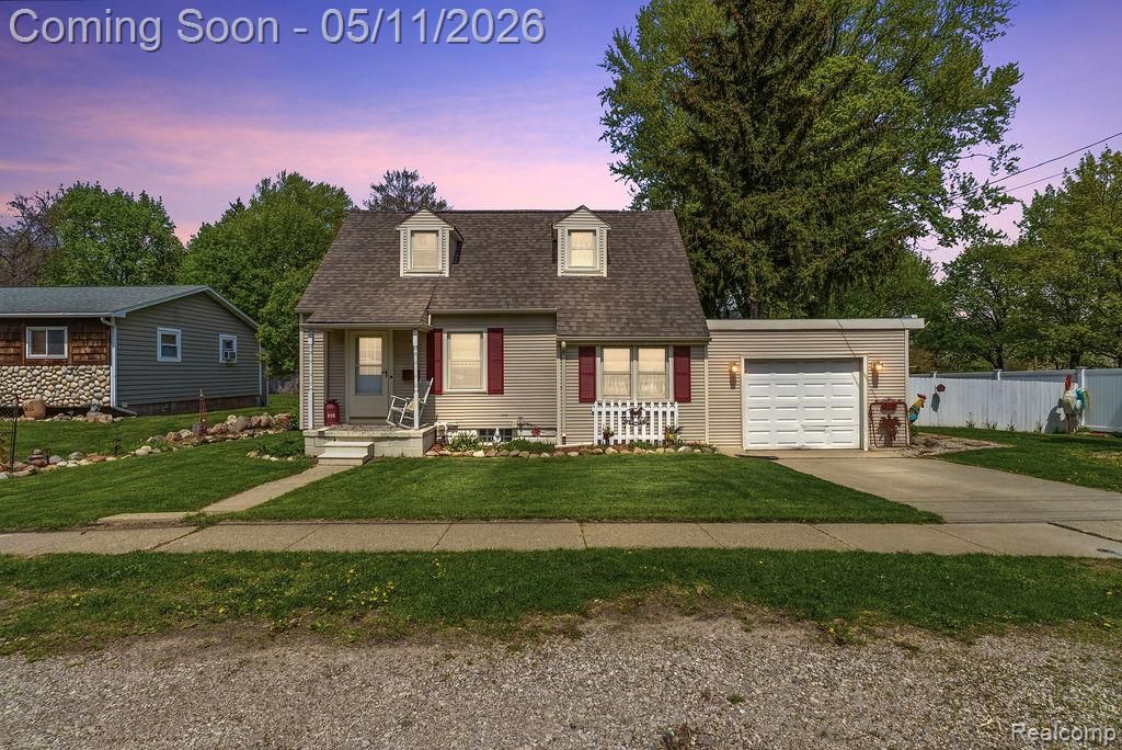 310 W Caroline Street, Fenton, MI 48430