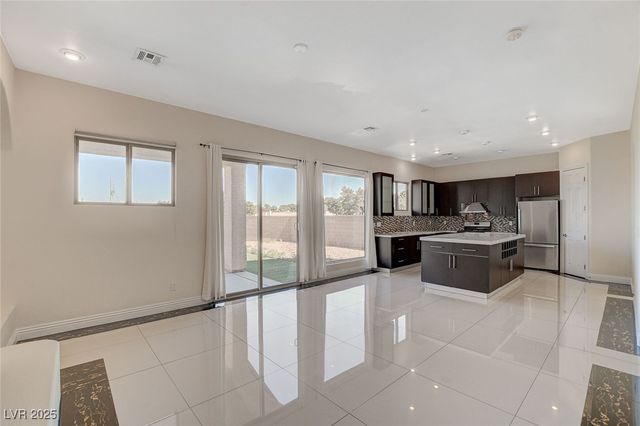 2554 Regency Cove Court, Las Vegas, NV 89121