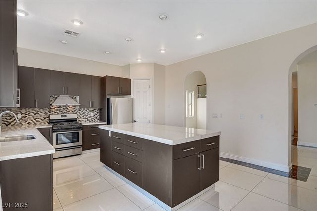 2554 Regency Cove Court, Las Vegas, NV 89121