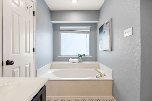 1907 Woodland Hills Lane, Weatherford, TX 76087