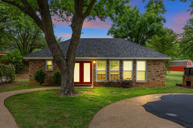 1907 Woodland Hills Lane, Weatherford, TX 76087