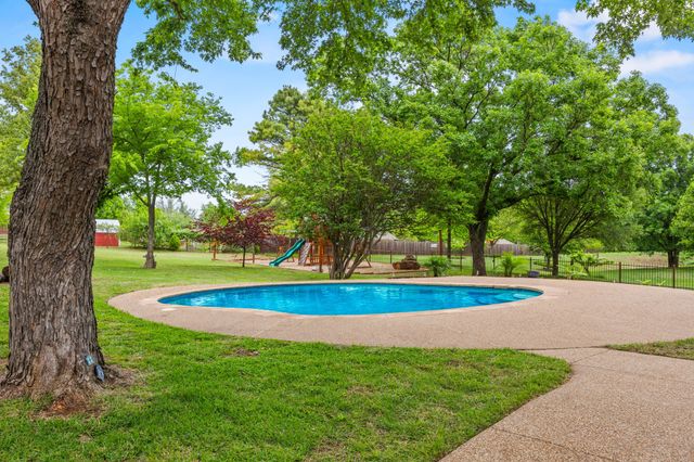 1907 Woodland Hills Lane, Weatherford, TX 76087