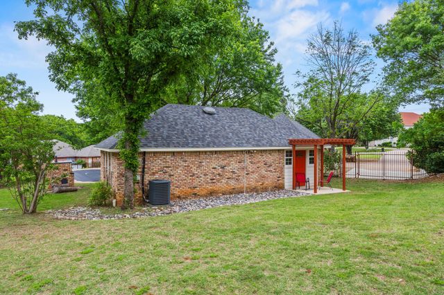 1907 Woodland Hills Lane, Weatherford, TX 76087