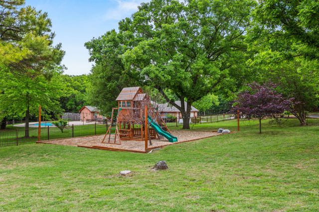 1907 Woodland Hills Lane, Weatherford, TX 76087