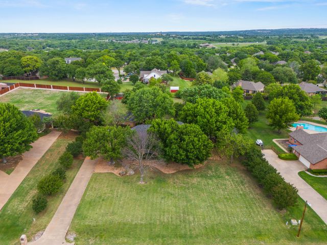 1907 Woodland Hills Lane, Weatherford, TX 76087