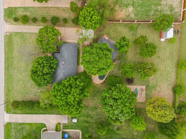 1907 Woodland Hills Lane, Weatherford, TX 76087