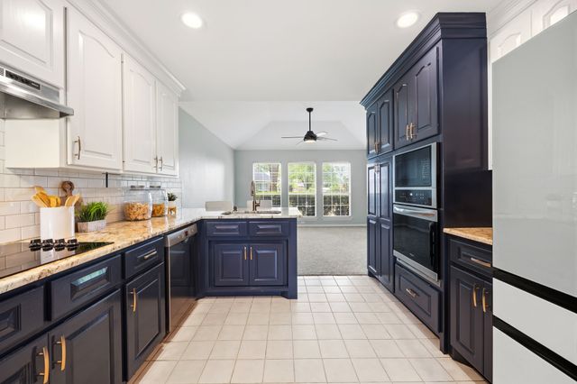 1907 Woodland Hills Lane, Weatherford, TX 76087