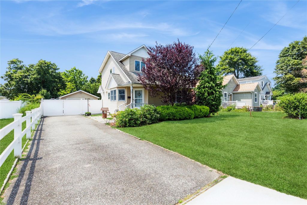 160 Washington Avenue, Patchogue, NY 11772
