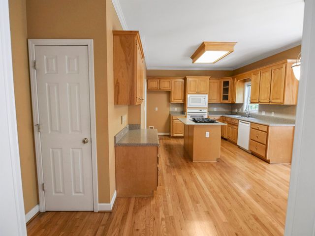 240 Cedar Bluff Drive, Moore, SC 29369