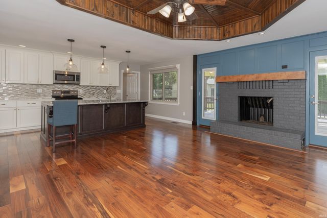 201 E Mount Pleasant Road, Evansville, IN 47711