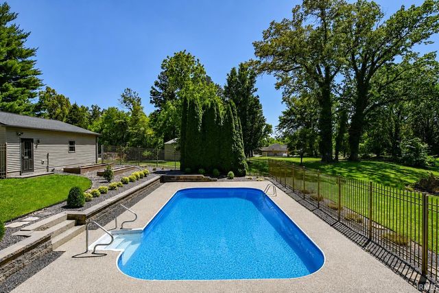 201 E Mount Pleasant Road, Evansville, IN 47711